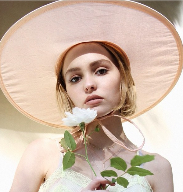 Classify Beautiful French Model, Actress and Singer - Vanessa Paradis