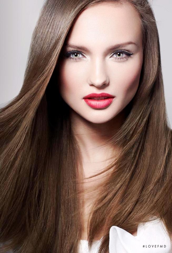 Classify Beautiful Russian Model - Vika Mostovnikova